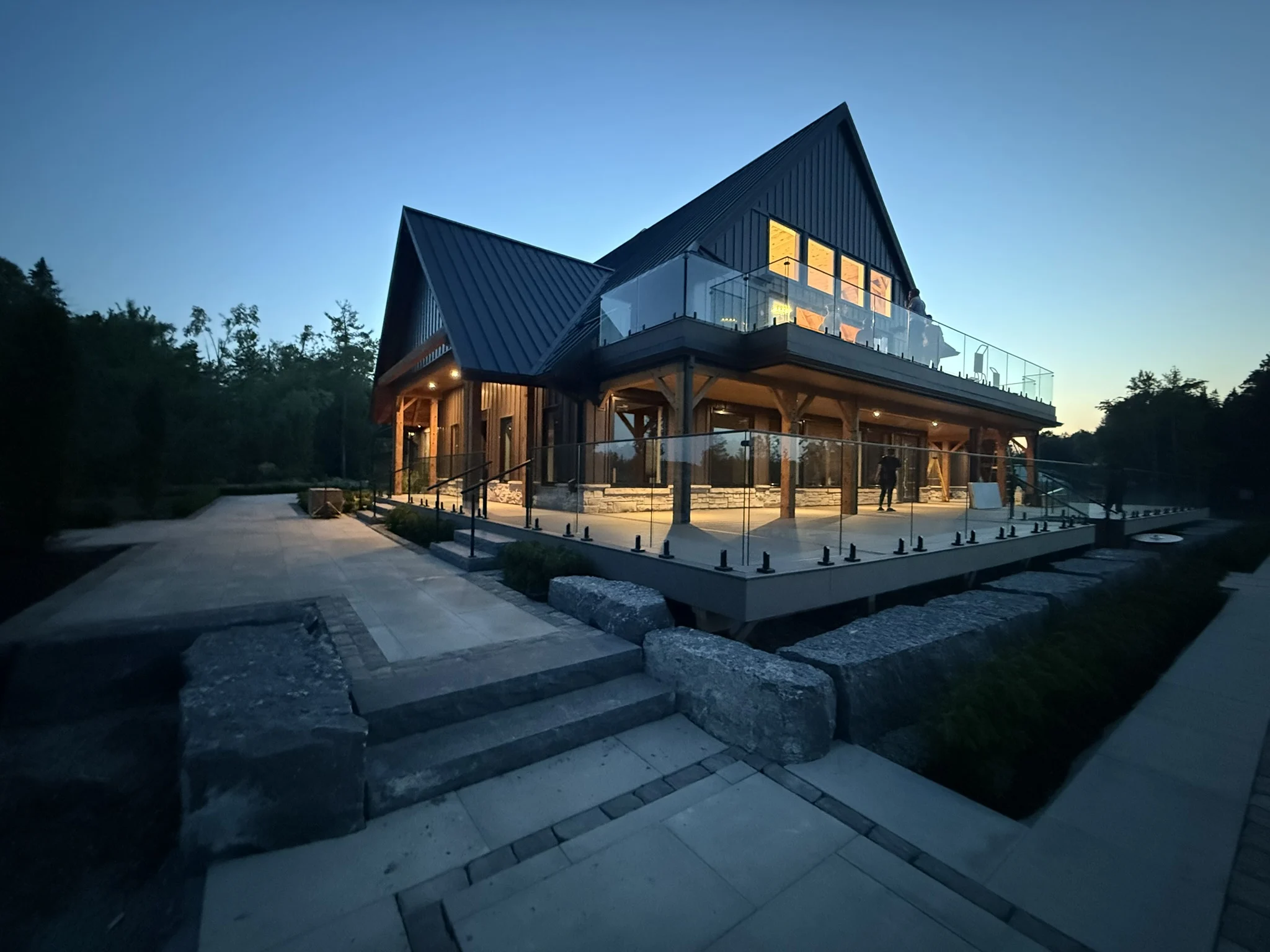 8E2B7CE5 AE29 447C BCA3 D2DCABF16D64 1 102 O